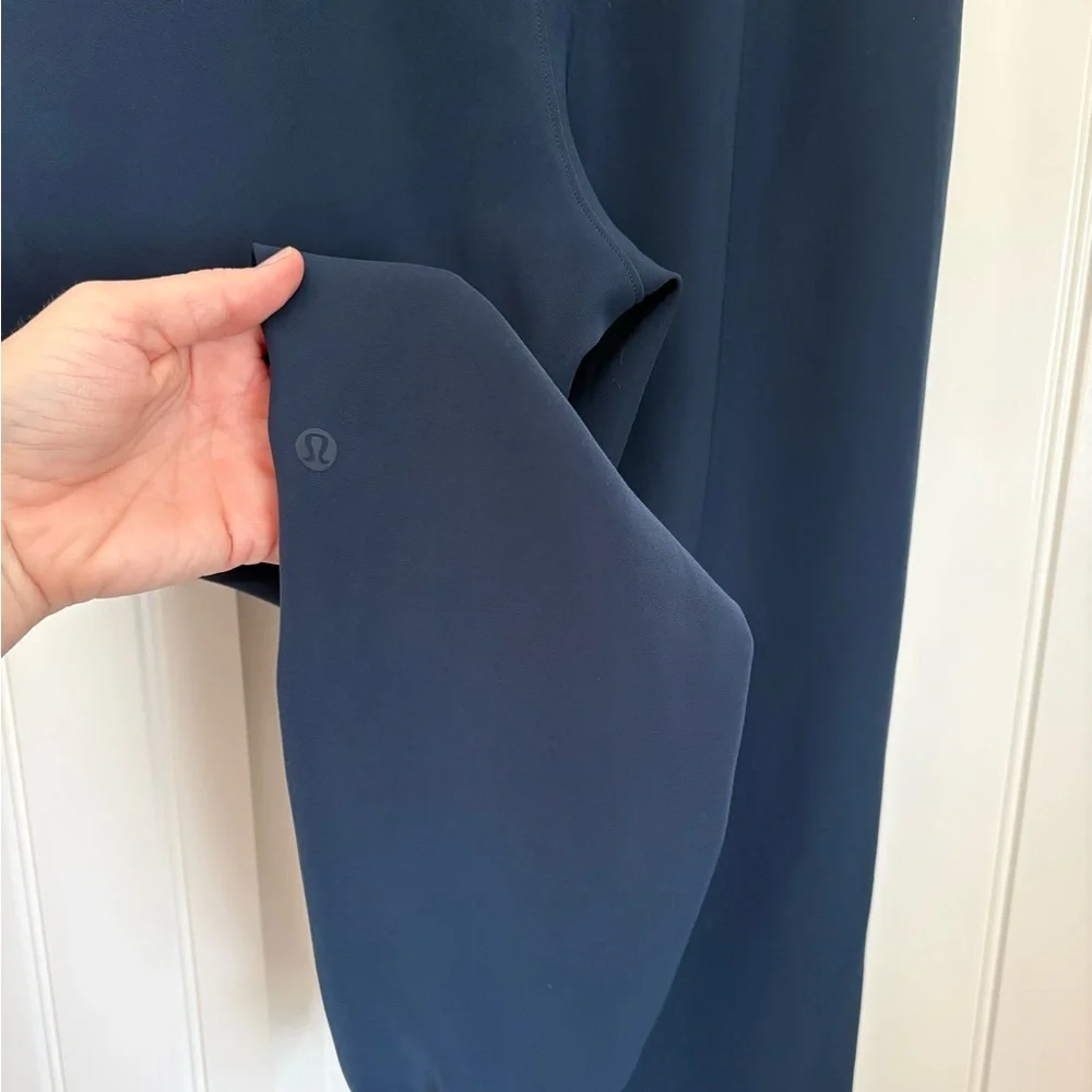 Lululemon On The Fly Jogger True Navy size 4